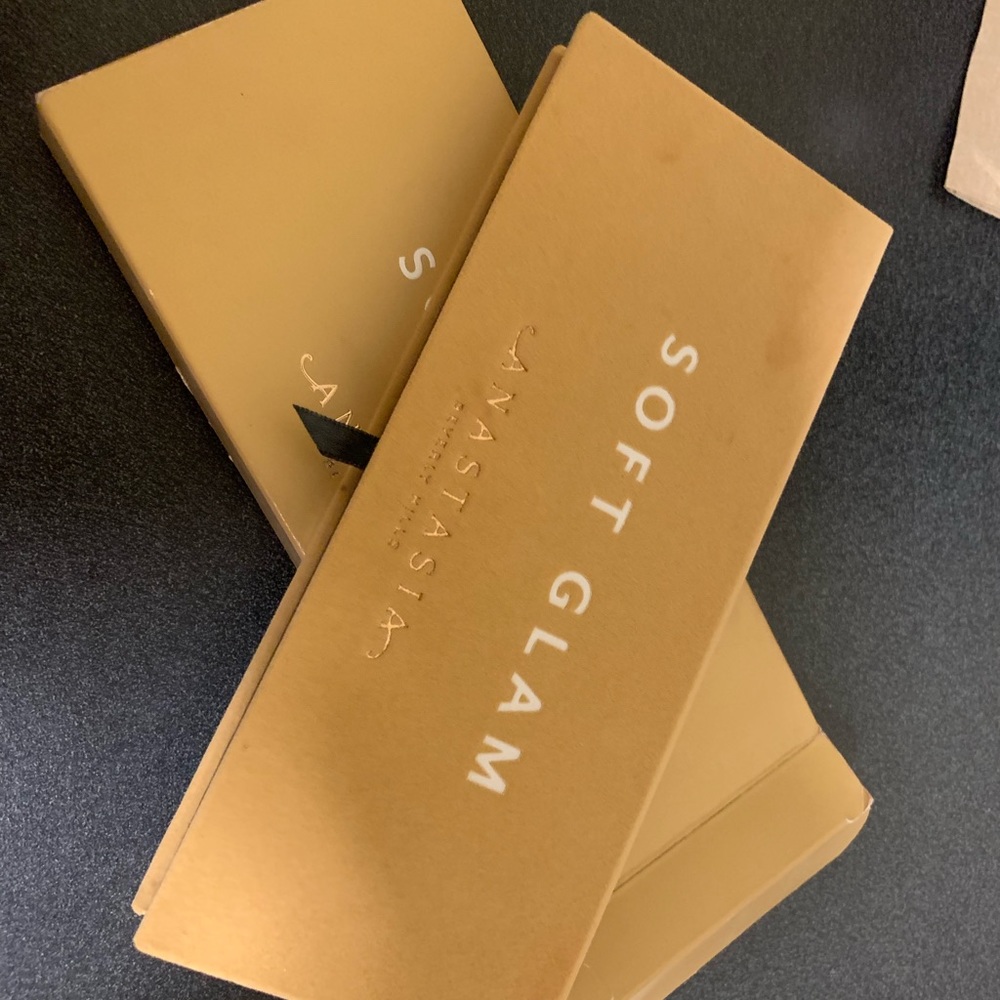 Anastasia Soft Glam